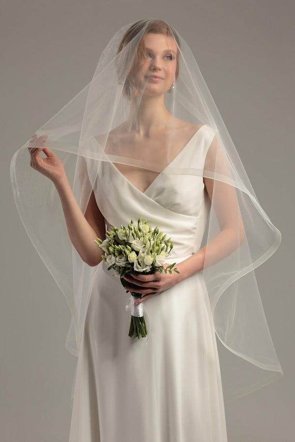 Horsehair Trim Crinoline Edge Veil with Blusher