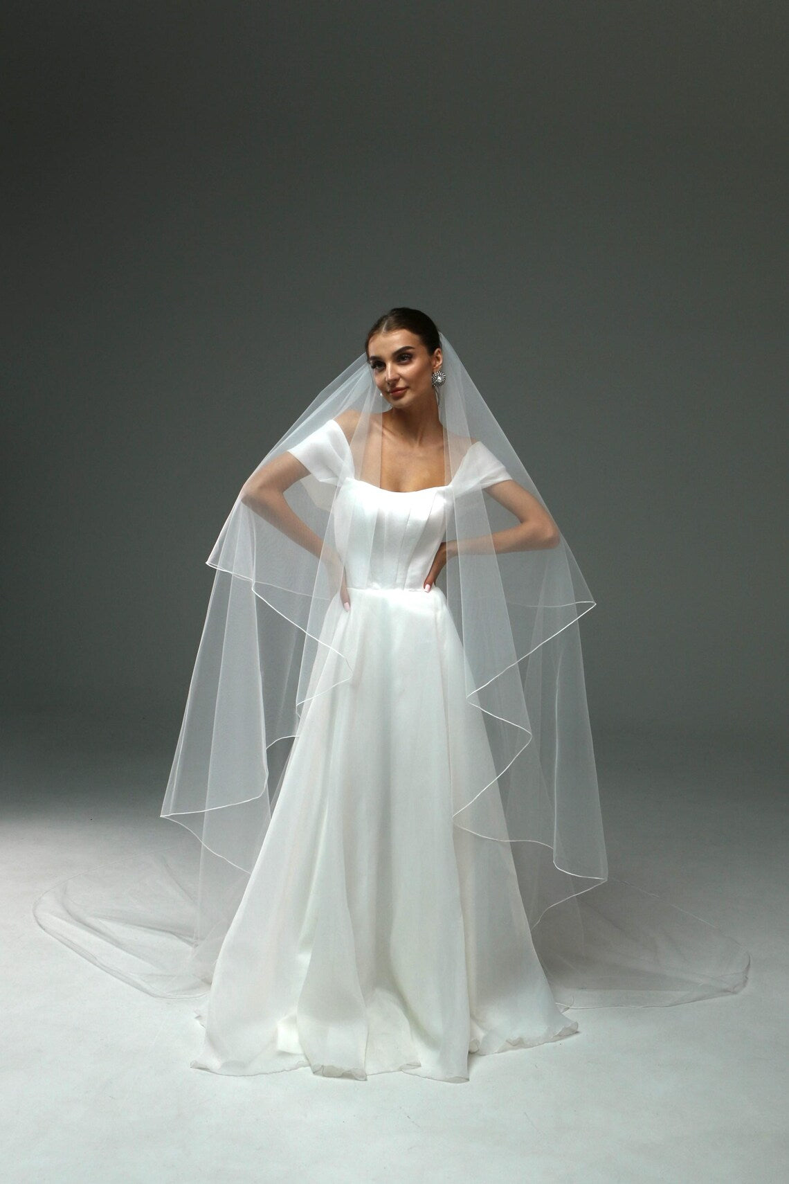 Soft Pencil-Edge Veil with Blusher