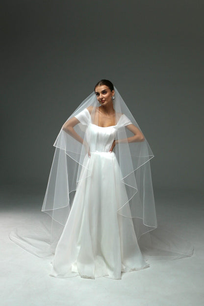 Soft Pencil-Edge Veil with Blusher