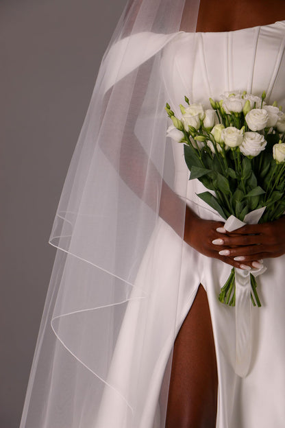 Delicate Pencil Edge Blusher Veil
