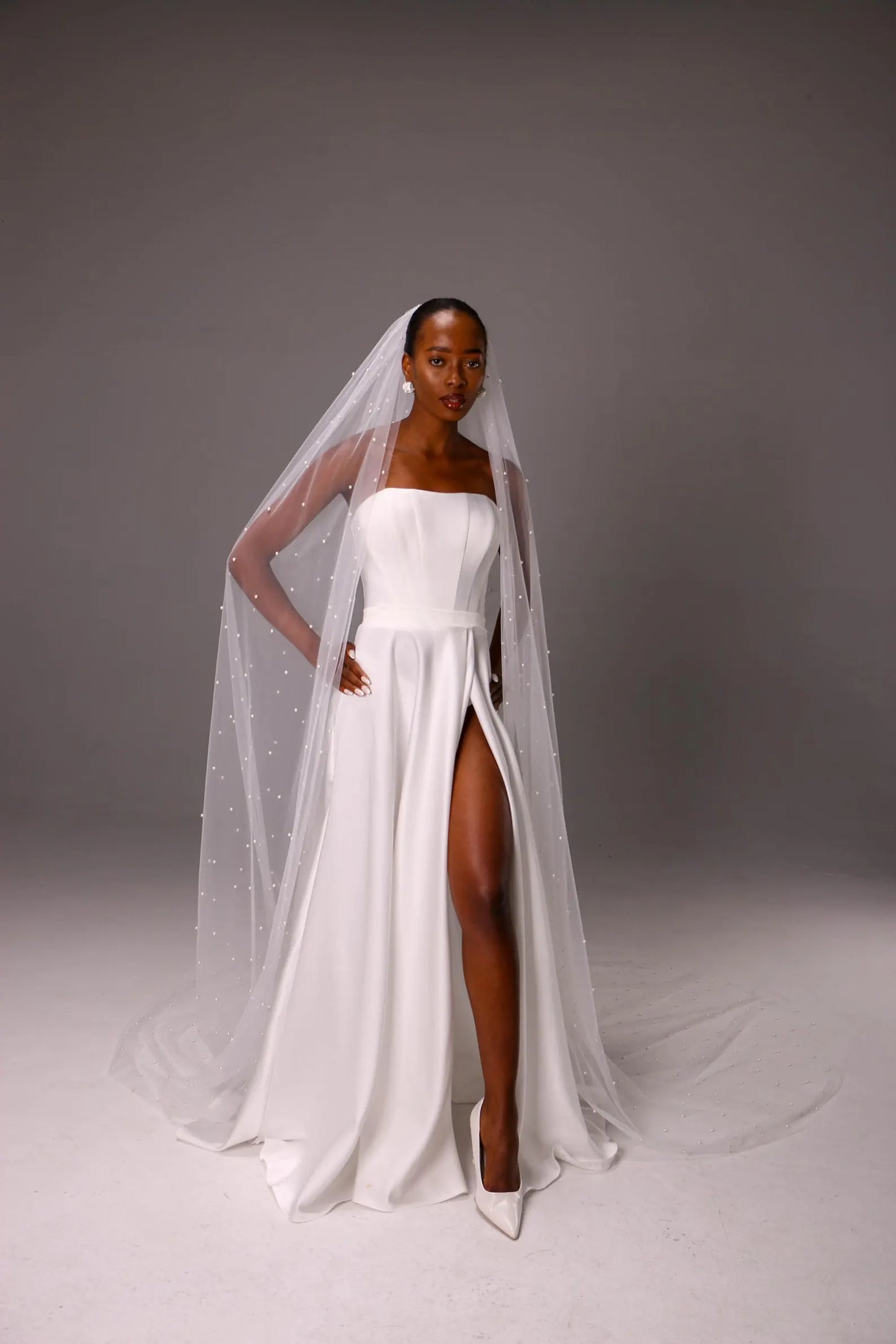 Elegant Single-Layer Pearl Veil
