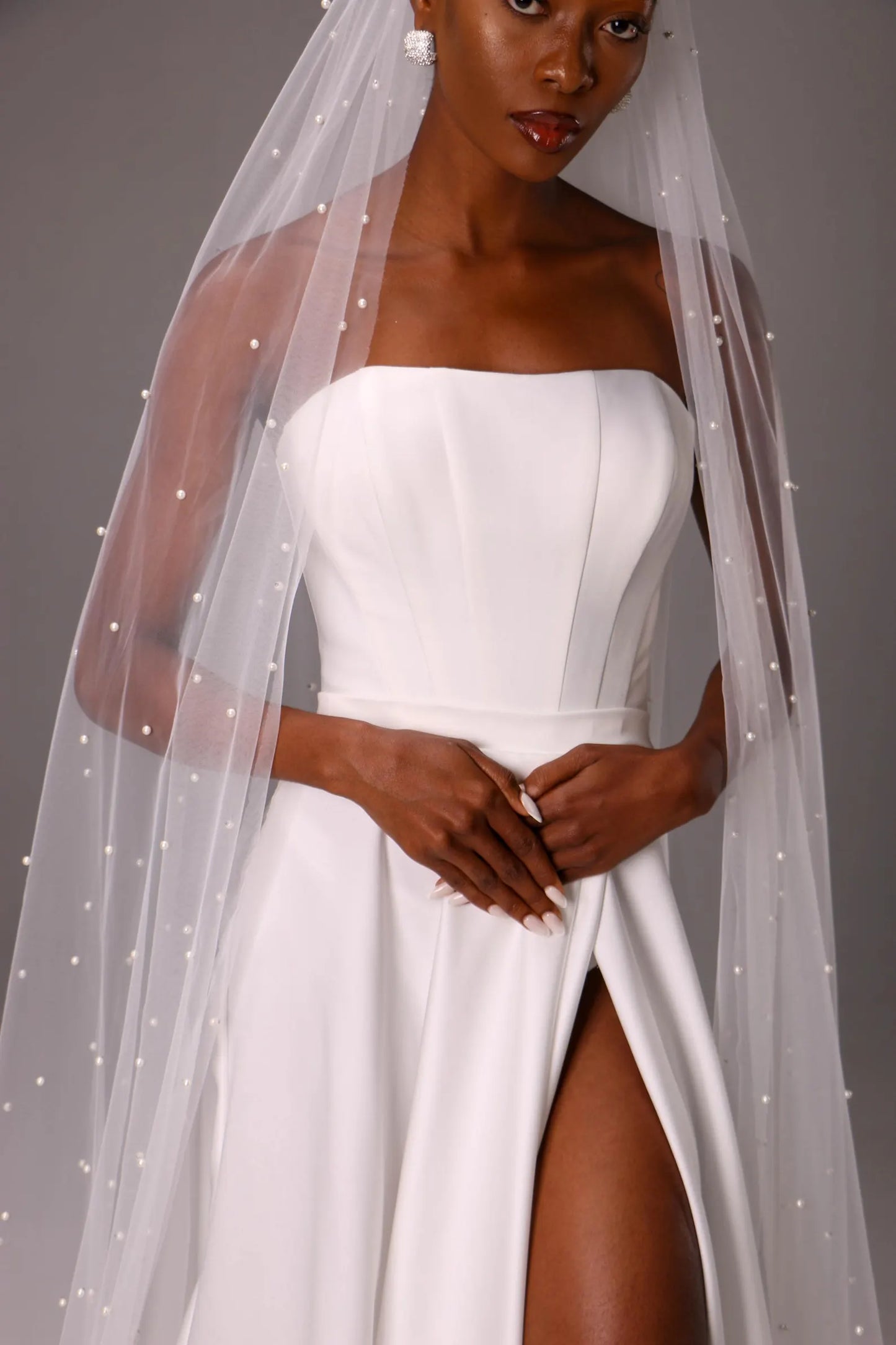 Elegant Single-Layer Pearl Veil