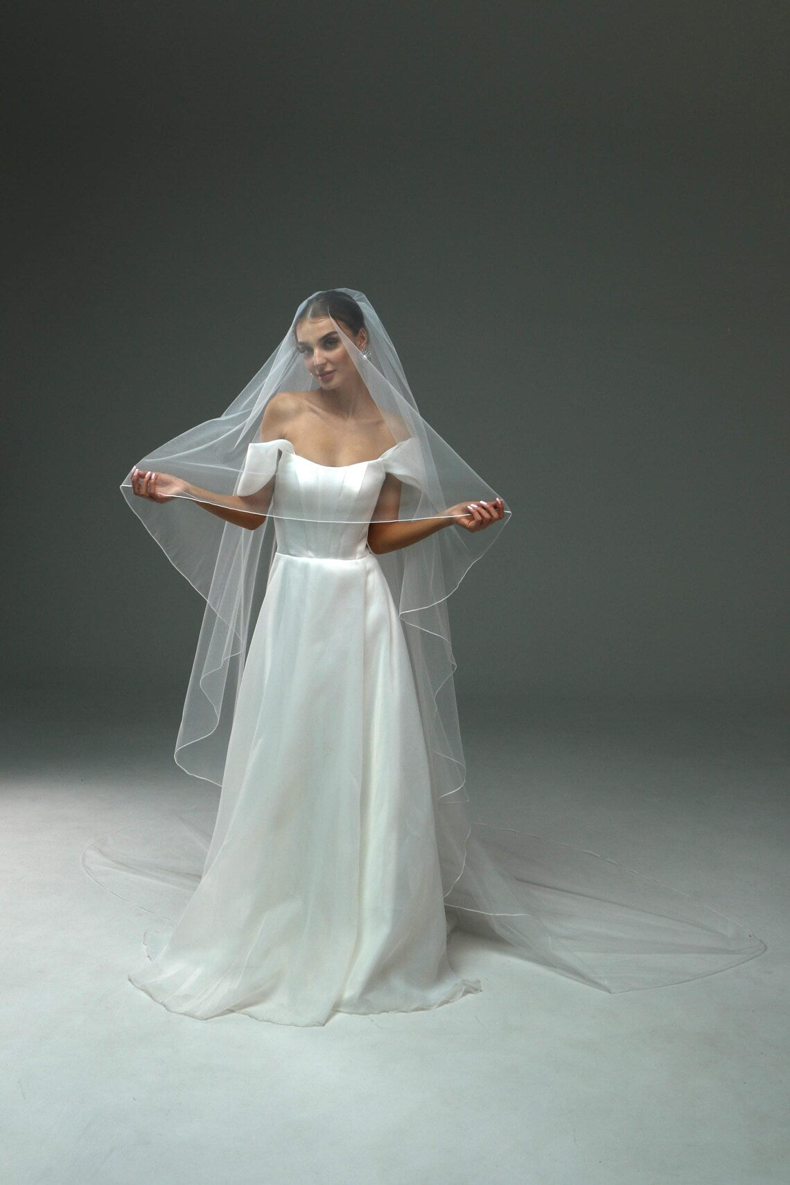 Soft Pencil-Edge Veil with Blusher
