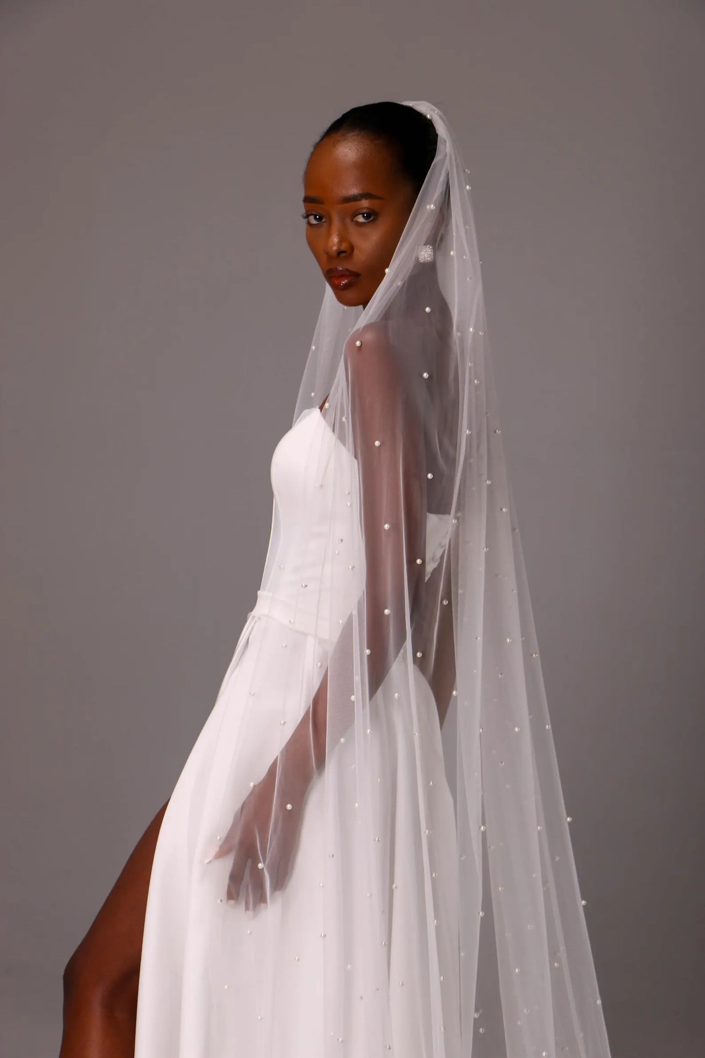 Elegant Single-Layer Pearl Veil