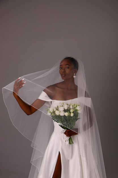 Delicate Pencil Edge Blusher Veil
