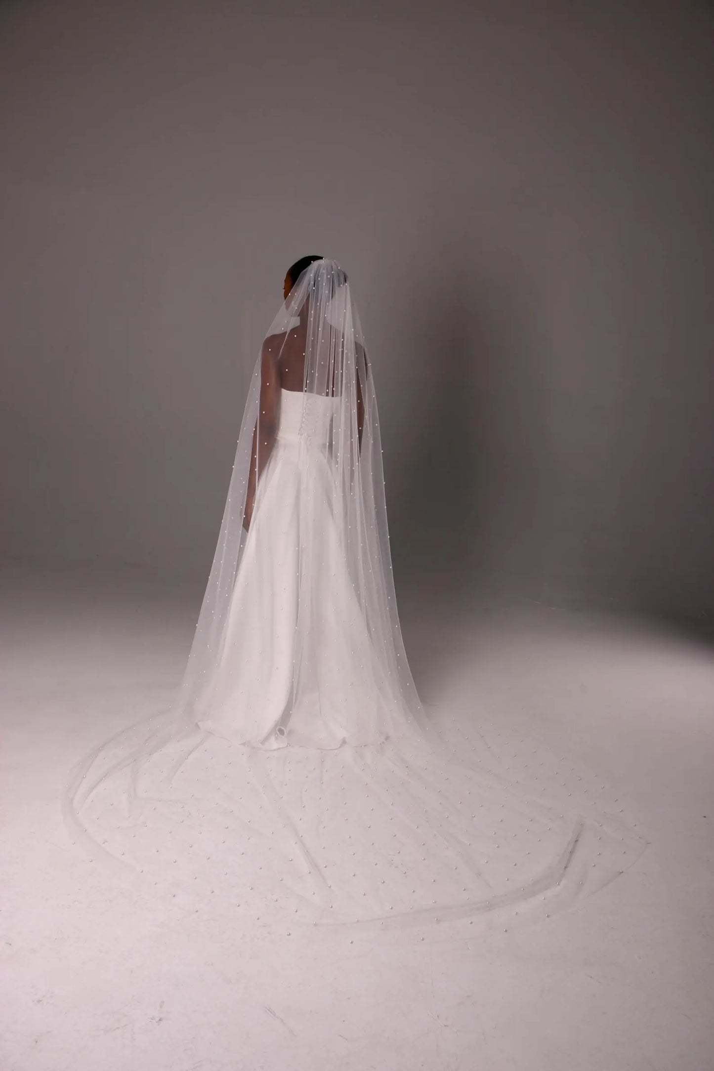 Elegant Single-Layer Pearl Veil