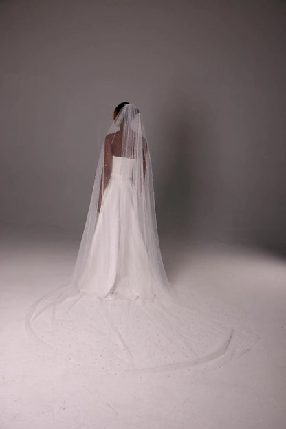 Elegant Single-Layer Pearl Veil
