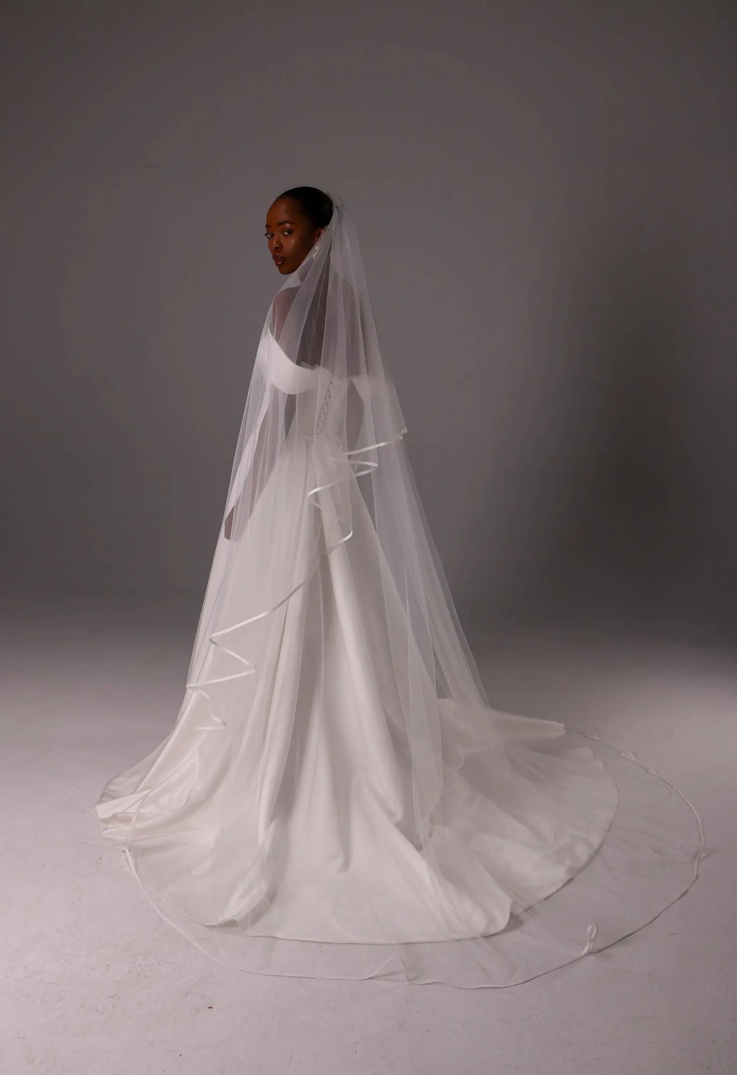 Soft Satin Edge Blusher Veil