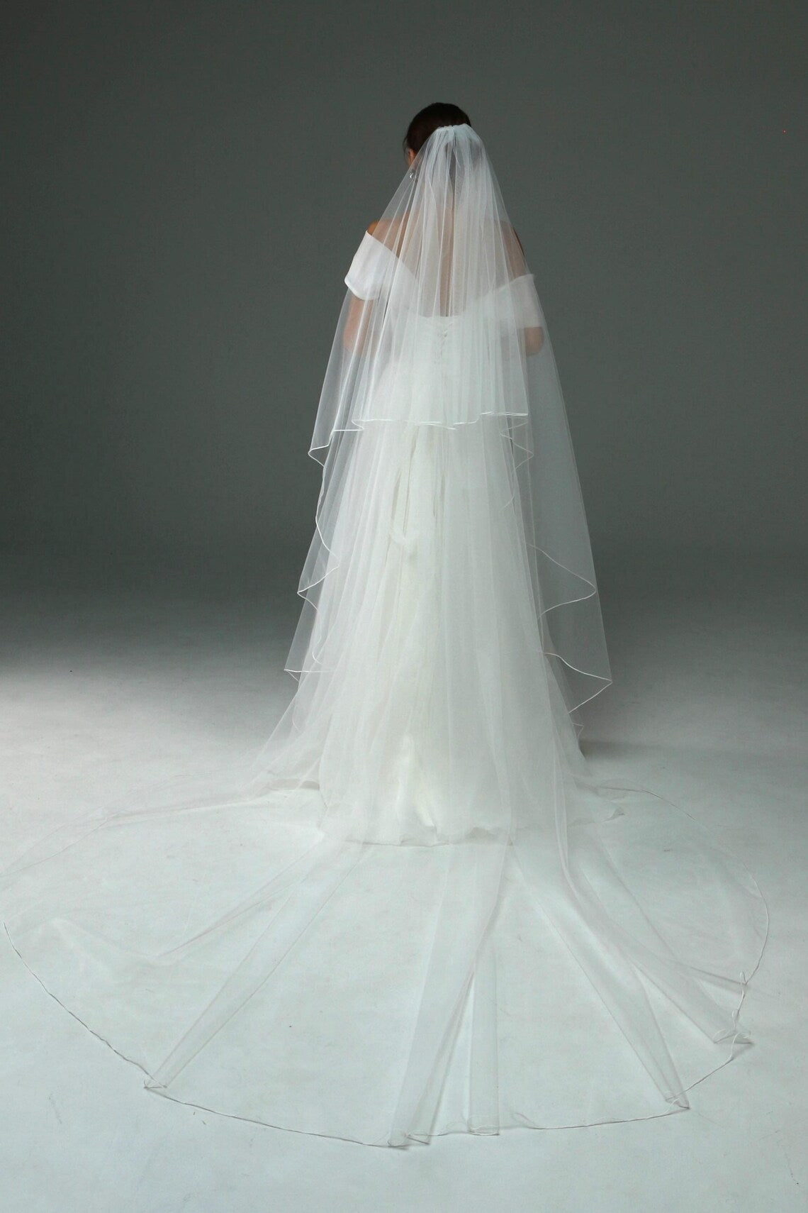 Soft Pencil-Edge Veil with Blusher