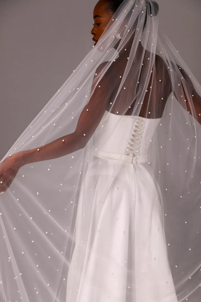 Elegant Single-Layer Pearl Veil