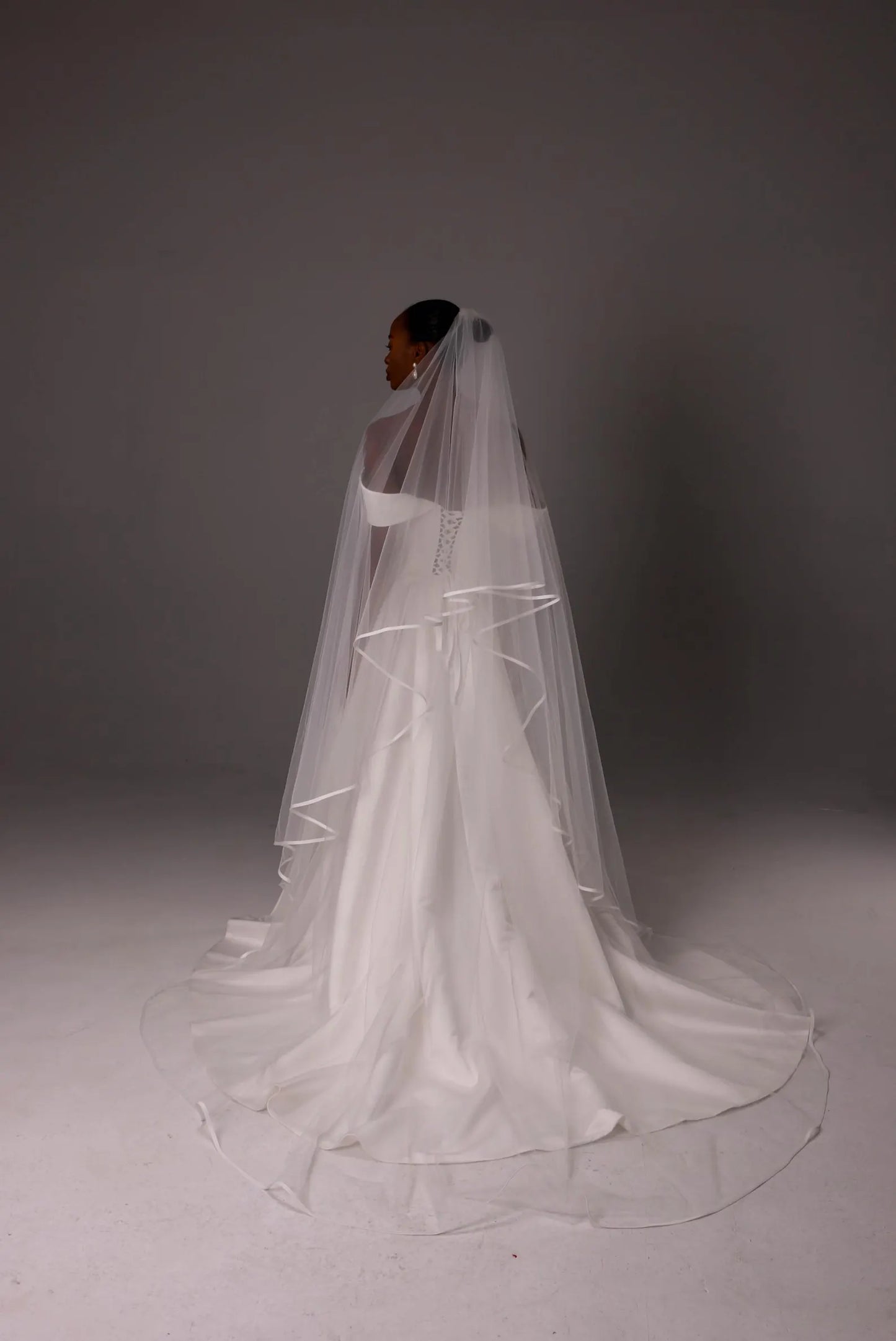 Soft Satin Edge Blusher Veil