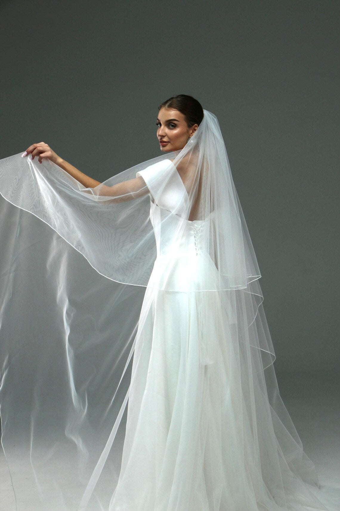 Soft Pencil-Edge Veil with Blusher