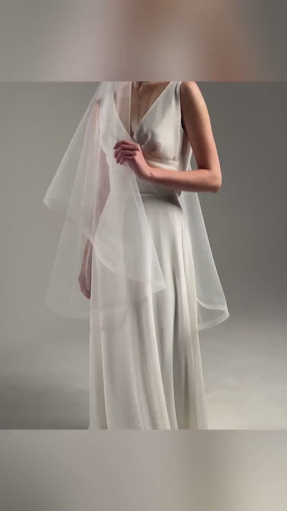 Horsehair Trim Crinoline Edge Veil with Blusher